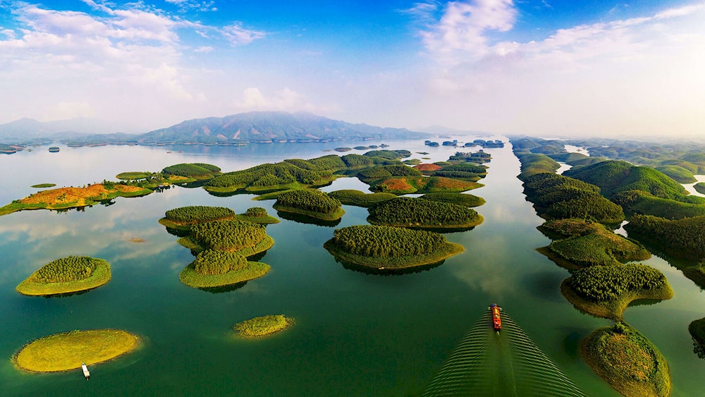 Thac Ba Lake: A tranquil getaway in the mountainous Northwest region